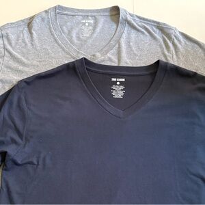 2 Men's True Classic size Large V-Neck T-Shirts Navy & Gray, like new condition